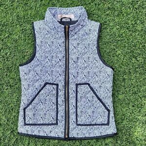 E2 Clothing, women's small lightweight black and white herringbone zippered vest
